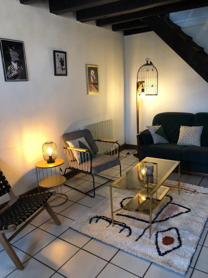 Gite A La Ferme Chaleureux Avec Cheminee Preveranges Exterior foto